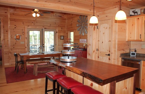 Valdese Cabin | Lakefront Log Cabin with Private Dock, Kayaks & Pool Access