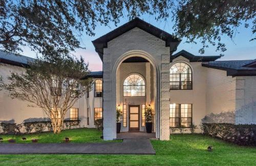 Rowlett Villa | Lake Front Villa: Private Pool & Jacuzzi, Rated 10/10
