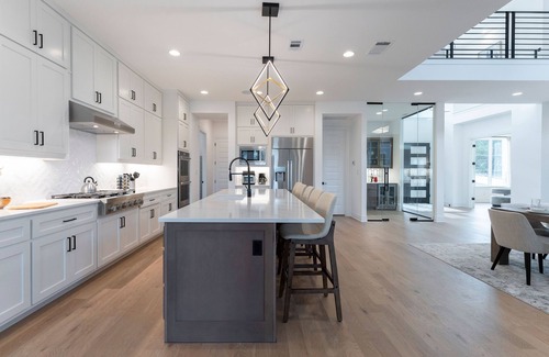 Jonestown House | Discover Lakeside Bliss: 5-Bedroom Retreat with Pool