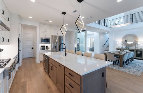 Jonestown House | Discover Lakeside Bliss: 5-Bedroom Retreat with Pool