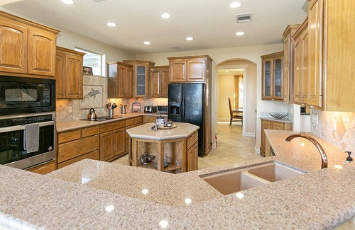 Council Creek South House | Lakefront Luxury-Breathtaking Views-Games-Firepit