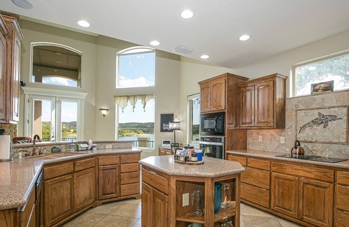 Council Creek South House | Lakefront Luxury-Breathtaking Views-Games-Firepit