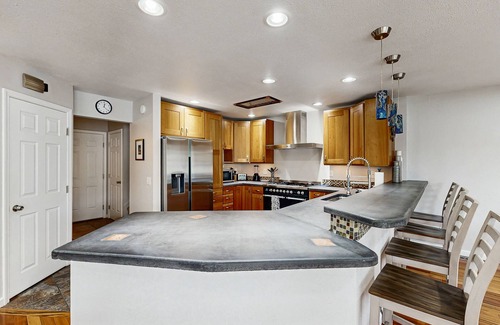 Bayshore - Klatt House | Lakefront Luxury on Campbell Lake – Spacious Anchorage Escape with Stunning View