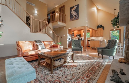 East Stroudsburg House | Lakefront Retreat with Hot Tub, Game Room & Scenic Decks