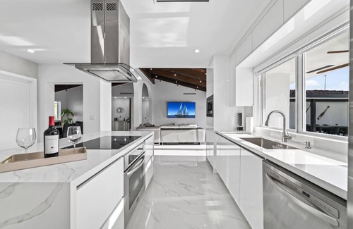 Miami Gardens House | Tranquil Lakeside Villa with Pool and Game Room Retreat