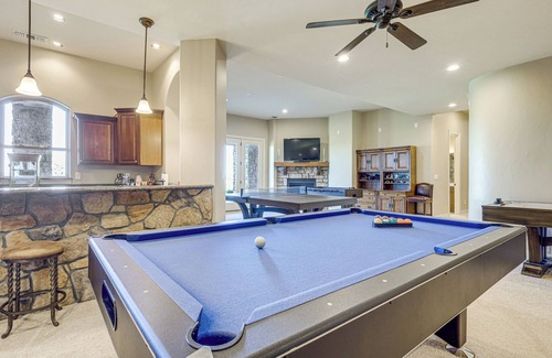 Tucumcari House | Lakefront Mansion: Game Room & Deck in New Mexico!