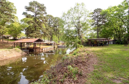 Turtle Beach House | Pet-Friendly Lakefront Oasis with Kayaks for Your Adventure