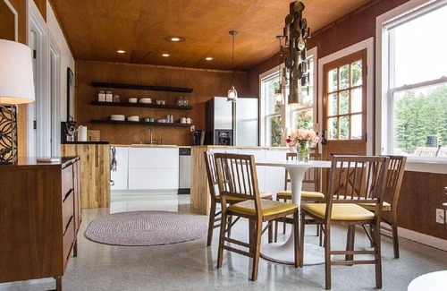 Grapeview Cabin | Tranquil Lakefront Mason Cabin with Kid & Pet-Friendly Amenities
