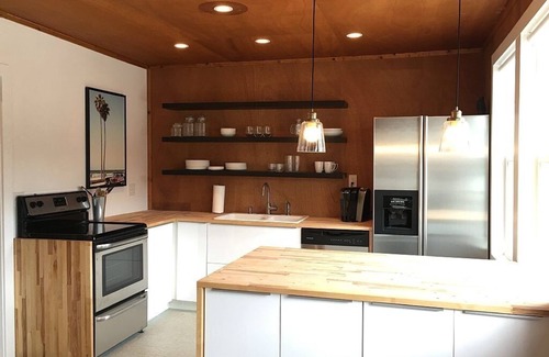 Grapeview Cabin | Tranquil Lakefront Mason Cabin with Kid & Pet-Friendly Amenities