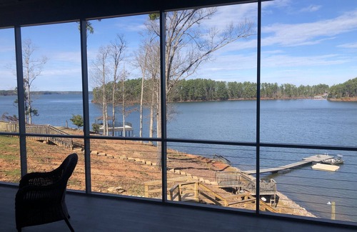 Modoc Shores House | Lakefront Masters Retreat with Kitchen Amenities Await You!