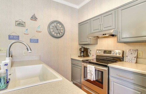 McCormick House | Exceptional Waterfront McCormick Townhome with Deck & Views
