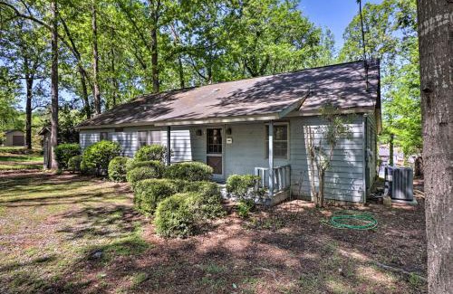 Milledgeville House | Lakefront Milledgeville Retreat with Private Dock & Porch