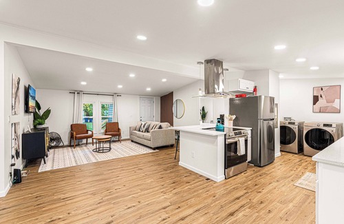 Durhamville House | Lakefront Modern Home with Gorgeous Sunsets near Sylvan Beach