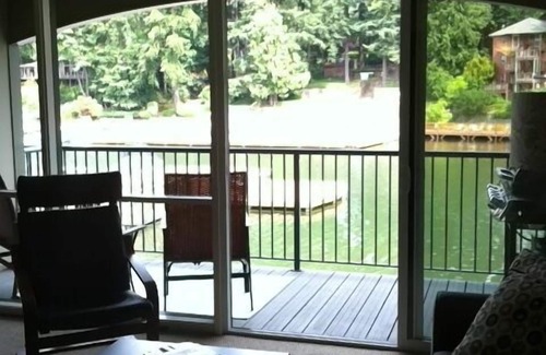 Lakewood Condo | Lakefront Modern Retreat with Pool and Spa Amenities