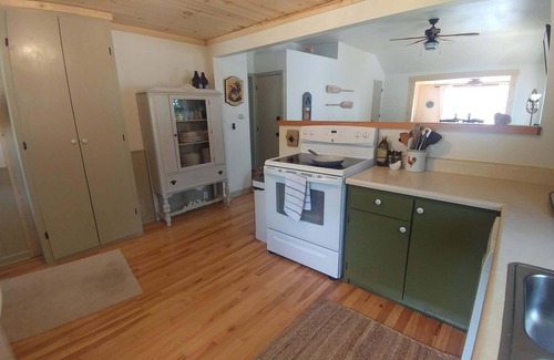 Ogemaw County Cottage | Family-Friendly Lakefront Mökki with Private Lake Access