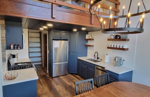 June Lake Apartment | Lakefront Mountain Retreat: Pet-Friendly with Scenic Views