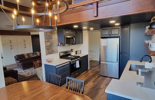 June Lake Apartment | Lakefront Mountain Retreat: Pet-Friendly with Scenic Views