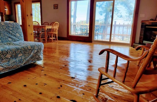 Gravenhurst Cottage | Beautiful Lakefront Muskoka Cottage with Scenic Views