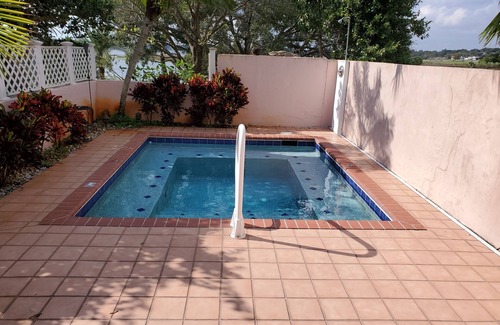 Lake Wales House | Pet-Friendly Lakefront Stay Near Legoland & Disney Parks