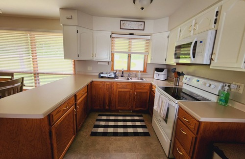 Birchwood House | Relaxing Lakefront Getaway at The Bird House with Family-Friendly Amenities