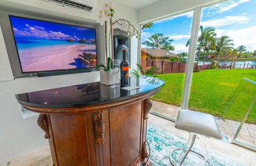 Lake Worth House | Lakefront Retreat with Heated Pool, Golf & Dinos - Sleeps 12
