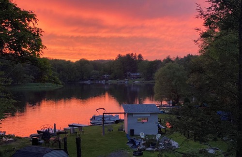 Hamlin Ski Chalet | Tranquil Lakefront Retreat - Adventure Awaits at Lake Vibez