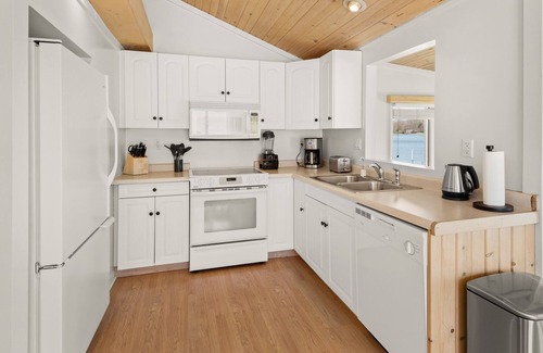 Niles Cottage | Lakefront Retreat with Private Beach and Dock - Rated 9.6/10