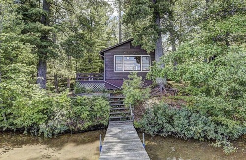 Lac du Flambeau Cabin | Lakefront Cabin with Private Dock - Family & Pet Friendly