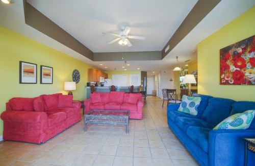 Osage Beach Apartment | Relaxing Lakefront Osage Beach Condo with Pool Access