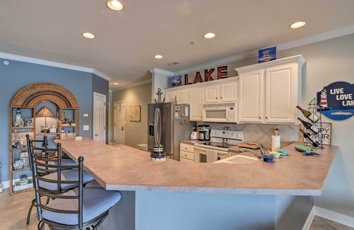 Camdenton Condo | Scenic Lakefront Ozark Condo with Pool & Balcony Retreat
