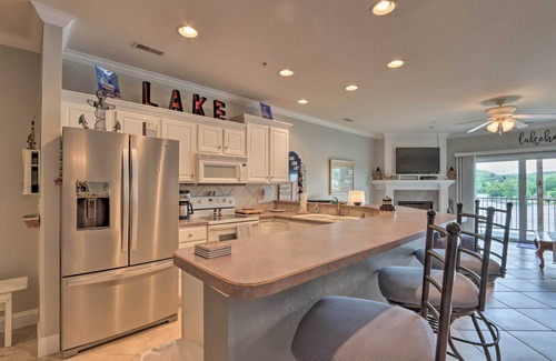 Camdenton Condo | Scenic Lakefront Ozark Condo with Pool & Balcony Retreat