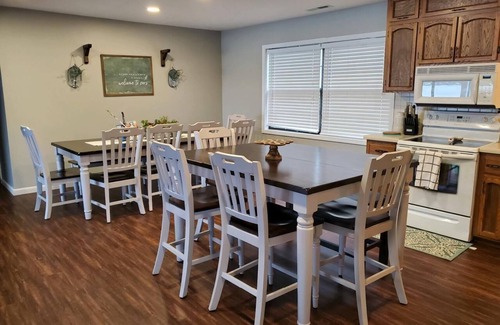 Roach House | LOZ FamilyFun Lakefront Home: Sleeps 26, Pool & Great Views