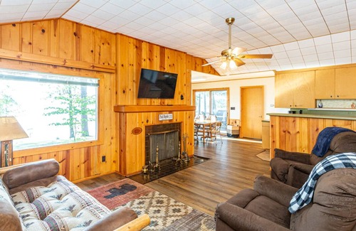 Park Rapids House | Lakefront Paradise: Your Ideal Family Getaway Awaits!