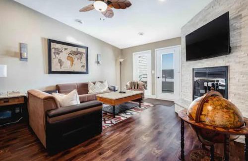 Lake Delton House | Lakefront Penthouse with Panoramic Views and Pool Access