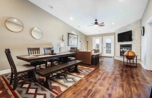 Lake Delton House | Lakefront Penthouse with Panoramic Views and Pool Access