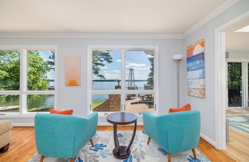 Henrico House | Lakefront Retreat with Pet-Friendly Deck and Kayak Access
