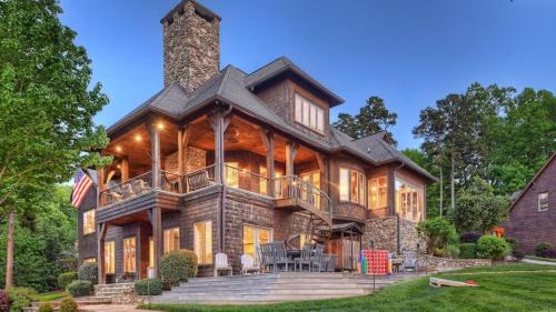 Mount Mourne House | Experience Sunset Shores Resort: Family-Friendly Getaway