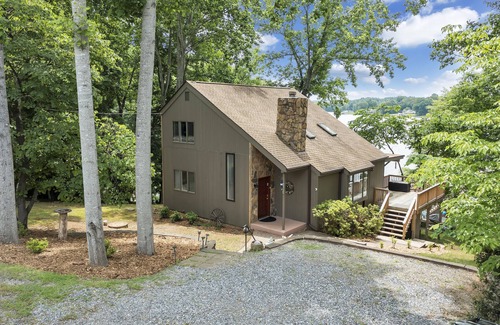 High Point House | Experience Lake Sundance: Private Dock & Breathtaking Views