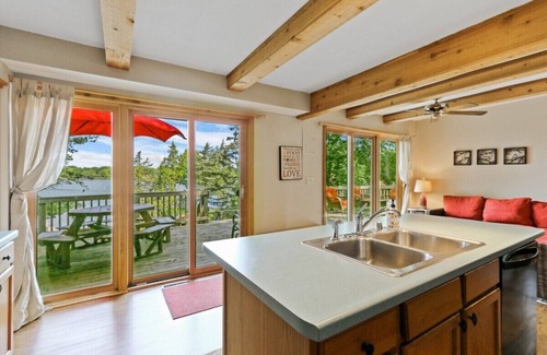Honey Creek House | Tranquil Lakefront Retreat with Family-Friendly Amenities