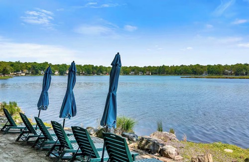 Tobyhanna House | Lakefront Resort-Style! Kayaks, Hot Tub, Fire Pit, Game Room