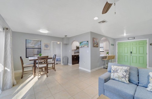 Port Charlotte House | Lakefront Retreat Sunset Views Modern Comfort