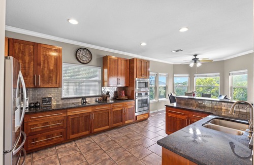 Leander House | Lakefront Retreat and Boat Dock-Lake Travis near Volente