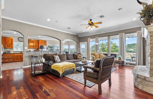 Leander House | Lakefront Retreat and Boat Dock-Lake Travis near Volente
