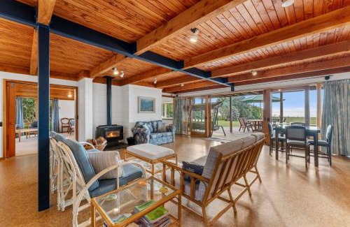 Tauranga Taupo House | Lakefront Retreat - Lake Taupo Holiday Home