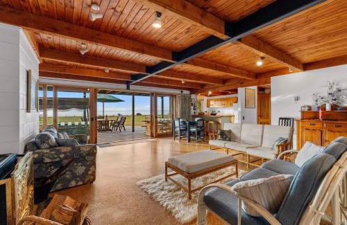 Tauranga Taupo House | Lakefront Retreat - Lake Taupo Holiday Home