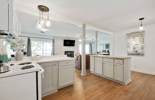 Belton House | Experience The Lakeview Retreat: Pet-Friendly with Spa Access