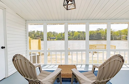 Warner Robins House | Lakefront Retreat - Close to RAFB, Pets & Kids Friendly