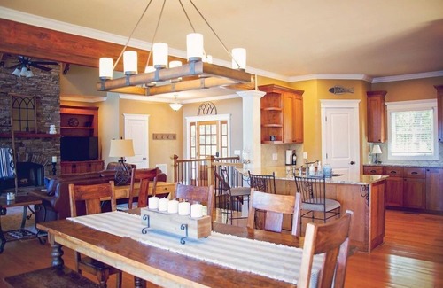 Eatonton House | Idyllic Lakefront Retreat with Private Dock & Pool Access