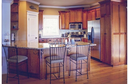 Eatonton House | Idyllic Lakefront Retreat with Private Dock & Pool Access