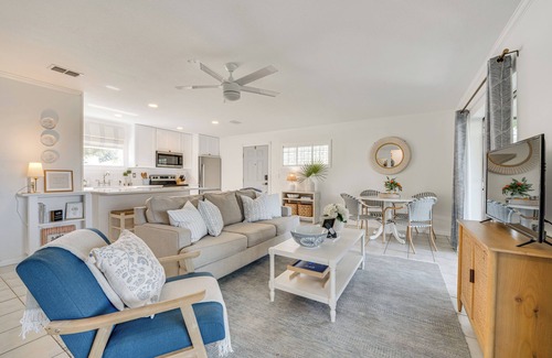 Clermont House | Charming Lakefront Clermont Retreat with Fire Pit & Spa